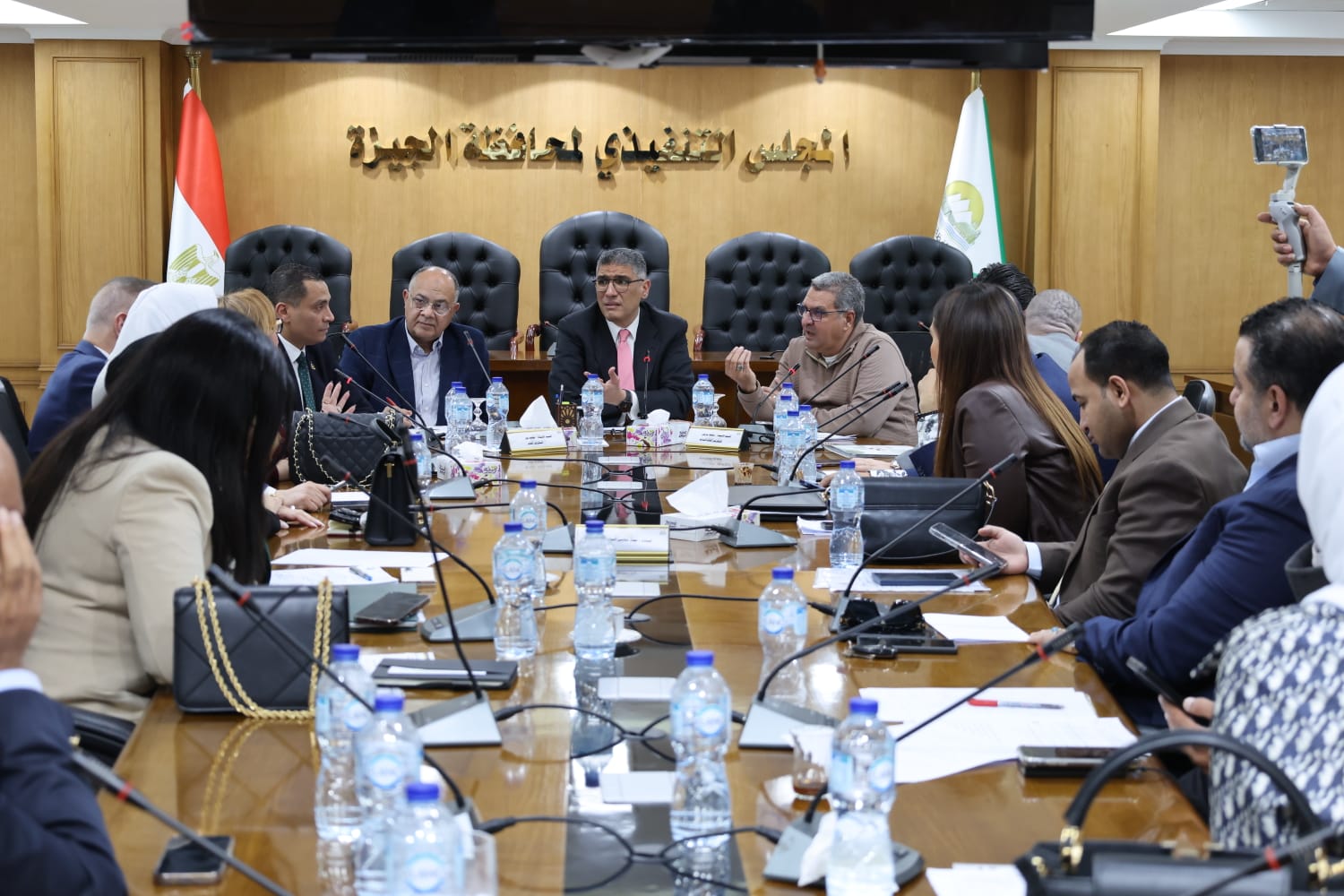 محافظ الجيزة يعقد لقاءً مع أعضاء مجلسي النواب والشيوخ