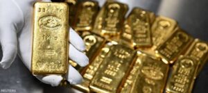 الذهب يتراجع بقوة من قرب مستوي 5500 إلى 4500 دولار