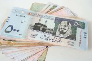 استقرار نسبي في أسعار الريال السعودي اليوم السبت بالبنوك