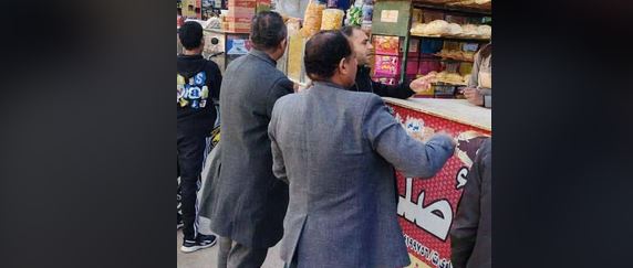 محافظ المنيا يوجه بتوفيق أوضاع المحال العامة وضبط 99 مخالفة متنوعة بملوي