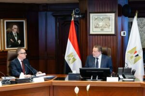 البنك المركزي ووزارة التخطيط يبحثان أوجه التعاون المشترك