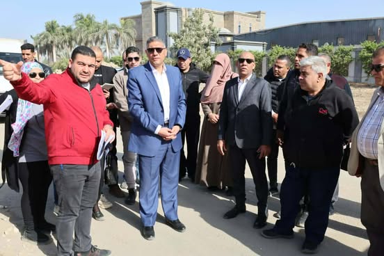 محافظ الجيزة: رصف شوارع R27 وR22 وR4 وطريق R1 ورفع كفاءة بوستر المياه بأبو رواش