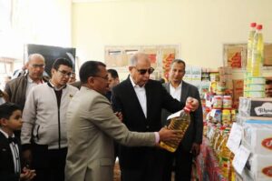 محافظ المنيا يتفقد معرض «أهلاً رمضان» بديرمواس لمتابعة توافر السلع المخفضة