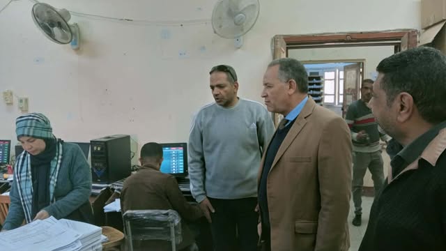 من داخل كنترول الشهادة الإعدادية.. مدير تعليم أسيوط يعلن اعتماد النتيجة الأسبوع القادم