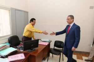 محافظ الجيزة يتفقد عدداً من إدارات الديوان العام ويشدد على الانضباط