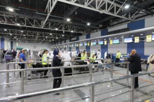 مطار القاهرة يرفع درجة الاستعداد لاستقبال معتمري رمضان