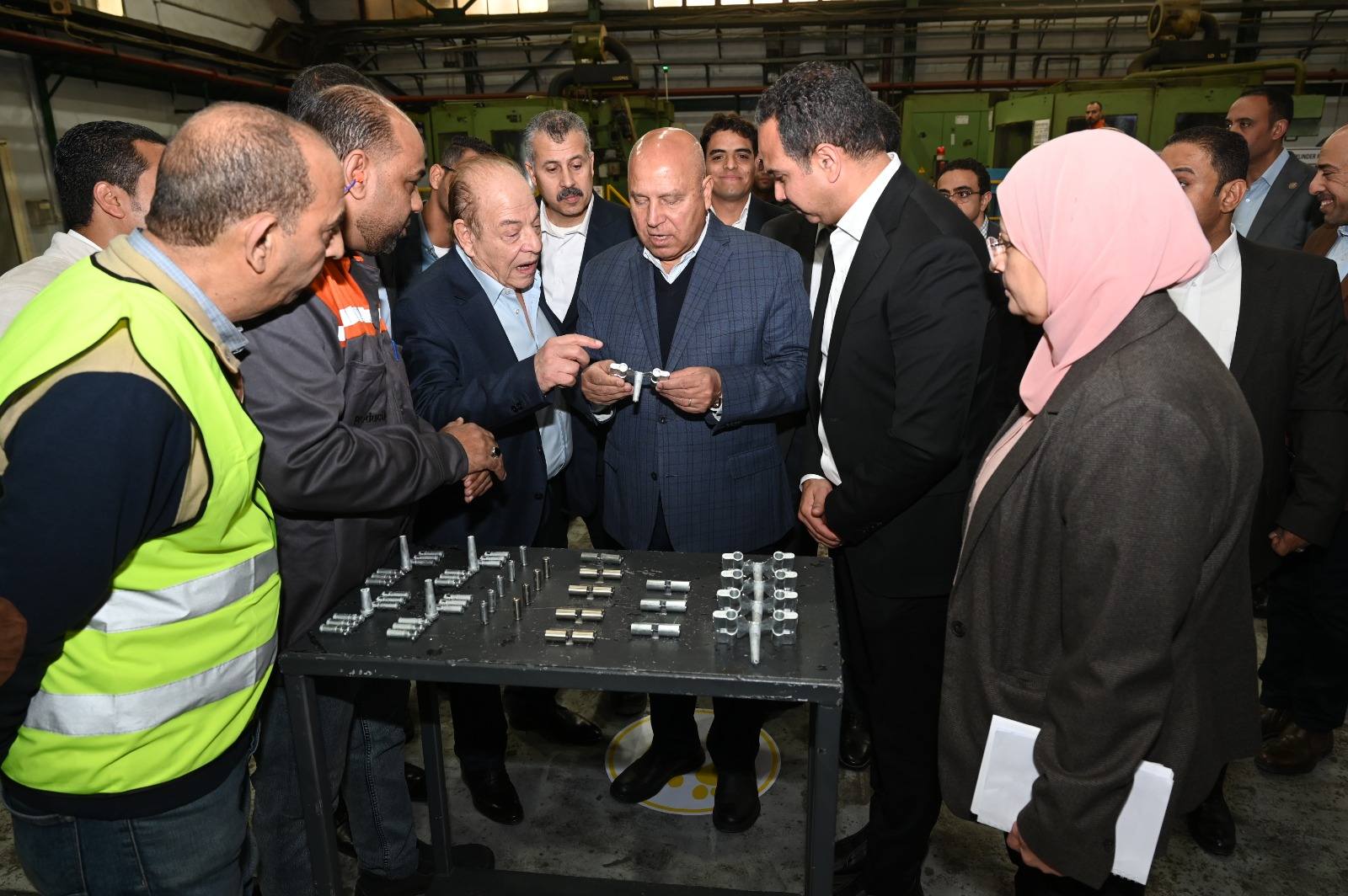 كامل الوزر يتفقد 3 منشآت صناعية متخصصة في الصناعات الهندسية