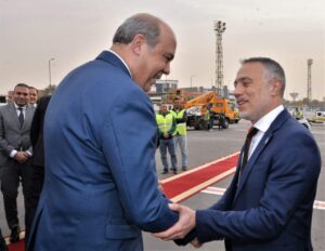 الحفني يستقبل أول طائرة إيرباصA350-900 لمصر للطيران