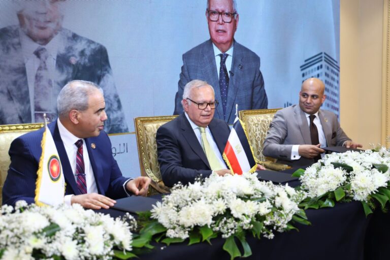 العرابي والبارودي يوقعان برتوكول تعاون لدعم الإسكان التعاوني والتنمية العمرانية في أفريقيا وآسيا