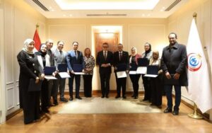 وزير الصحة يكرم الدفعة الأولى من خريجي دبلومة إدارة المستشفيات ضمن التعاون المصري-الفرنسي (FEXTE)