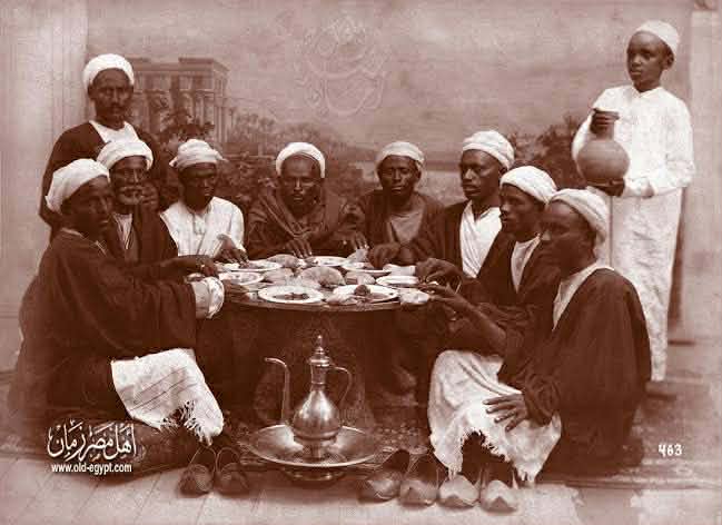 طبلية العيلة في رمضان.. دائرة لا تعرف المسافات