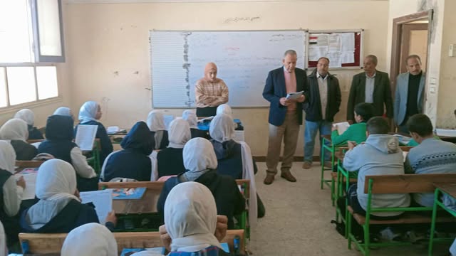 وكيل تعليم أسيوط يتفقد 7 مدارس بموشا ويهنىء المعلمين والطلاب بشهر رمضان