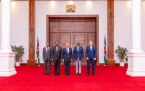 وزير الخارجية ووزير الموارد المائية والري يلتقيان رئيس جمهورية كينيا