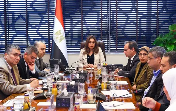 وزيرة التنمية المحلية تبحث خطة 2026/2027 لتعزيز التحول الأخضر