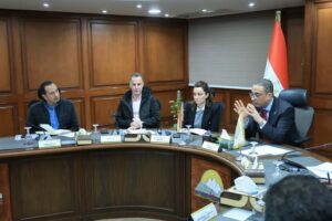 محافظ الجيزة يعقد اجتماعًا موسعًا لتطوير منظومة النظافة