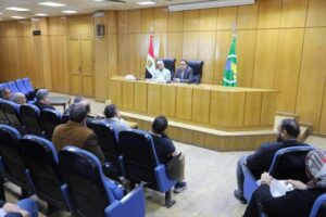 محافظ المنيا يؤكد أهمية تنمية الموارد الذاتية وتبني أفكار مبتكرة لتعظيم عوائد المشروعات