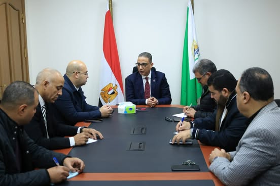 خلال جولة مفاجئة بناهيا.. محافظ الجيزة يجتمع لرفع مستوى النظافة بكرداسة