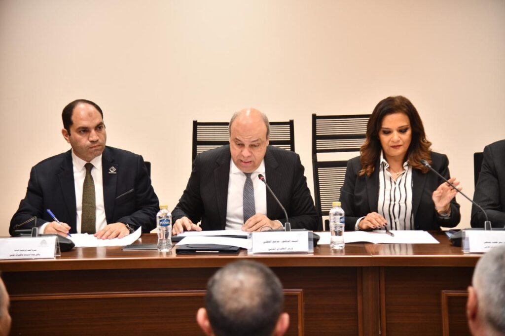 وزير الطيران المدني يستعرض خطة تطوير القطاع أمام لجنة السياحة والطيران بمجلس النواب