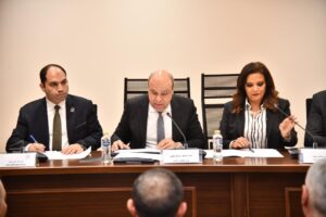 وزير الطيران المدني يستعرض خطة تطوير القطاع أمام لجنة السياحة والطيران بمجلس النواب