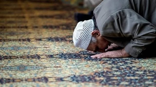 هل يبطل الصوم بترك الصلاة؟.. الإفتاء تجيب