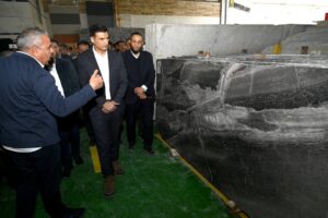 وزير الصناعة ومحافظ القاهرة يتفقدان 5 مصانع متخصصة في منتجات الرخام والجرانيت