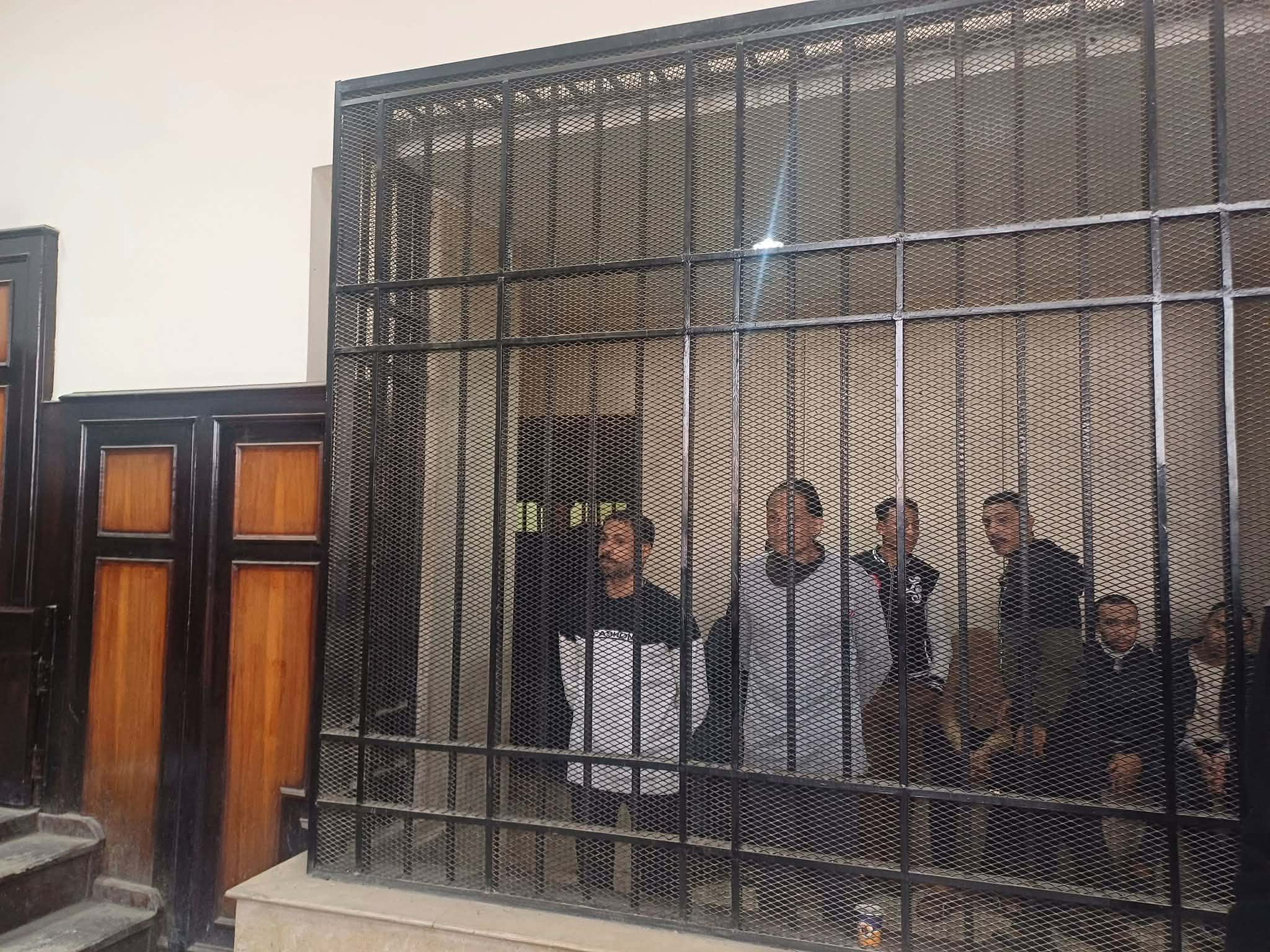 الإعدام شنقا لنقاشين قتلا مساعد وزير الداخلية الأسبق وزوجته