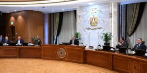 رئيس الوزراء يجدد موقف مصر المطالب بخفض التصعيد في المنطقة