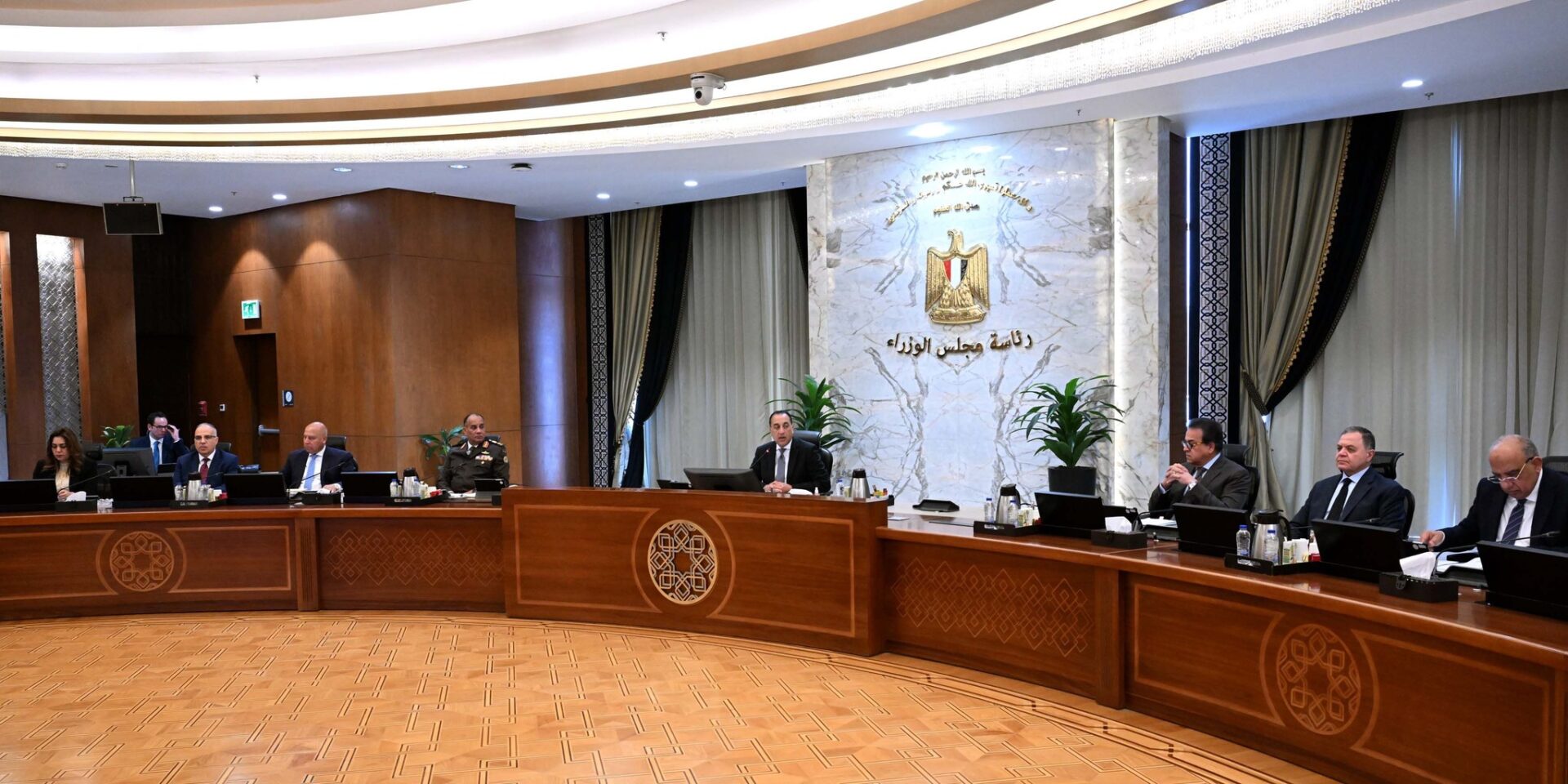 مجلس الوزراء على صرف المتبقي من مُستحقات عدد (6) شركات أسمنت (نقدًا)