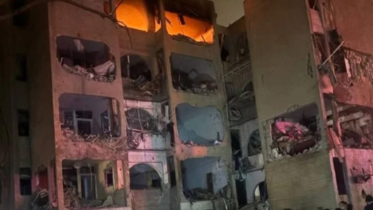 هجوم صاروخي إيراني مدمر على مدينة «عراد» جنوب إسرائيل