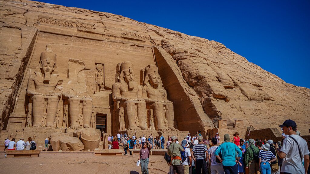 مصر تتصدر وجهات الروس السياحية وتتفوق على المقاصد الآسيوية في مارس