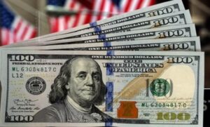 الدولار يقفز إلى 52.20 جنيه في بعض البنوك خلال التعاملات الصباحية