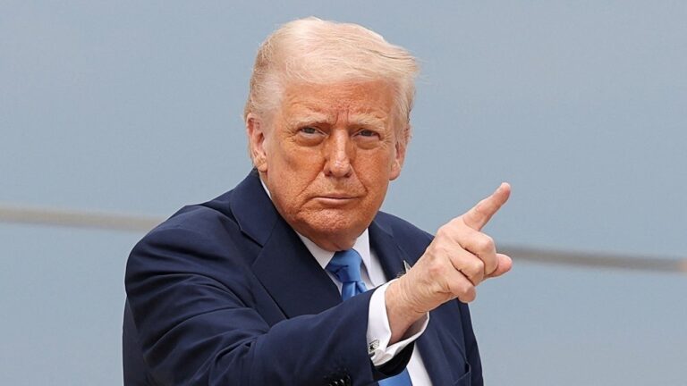 ترامب يهدد ويحث الدول على الدفاع عن مصالحها في مضيق هرمز