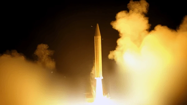 صفارات الإنذار تدوي في تل أبيب والقدس بعد هجوم صاروخي من إيران