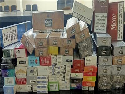 السجائر المهربة… اقتصاد الظل الذي يستنزف موارد الدولة