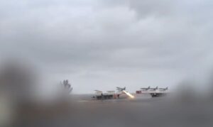 مسيرات إيران تضرب إسرائيل وتل أبيب توسّع هجماتها على البنى التحتية