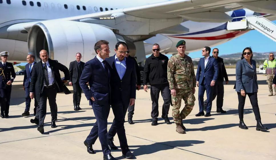 فرنسا تستعد لمرافقة السفن عبر مضيق هرمز