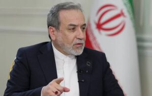 عراقجي: استهداف البنية التحتية النفطية الإيرانية سيقابله هجمات على شركات أمريكية