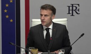 ماكرون: فرنسا ليست طرفًا في النزاع ولن تشارك حاليًا في فتح مضيق هرمز