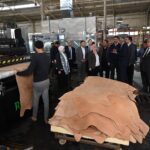 وزير الصناعة يزور مدينة الجلود