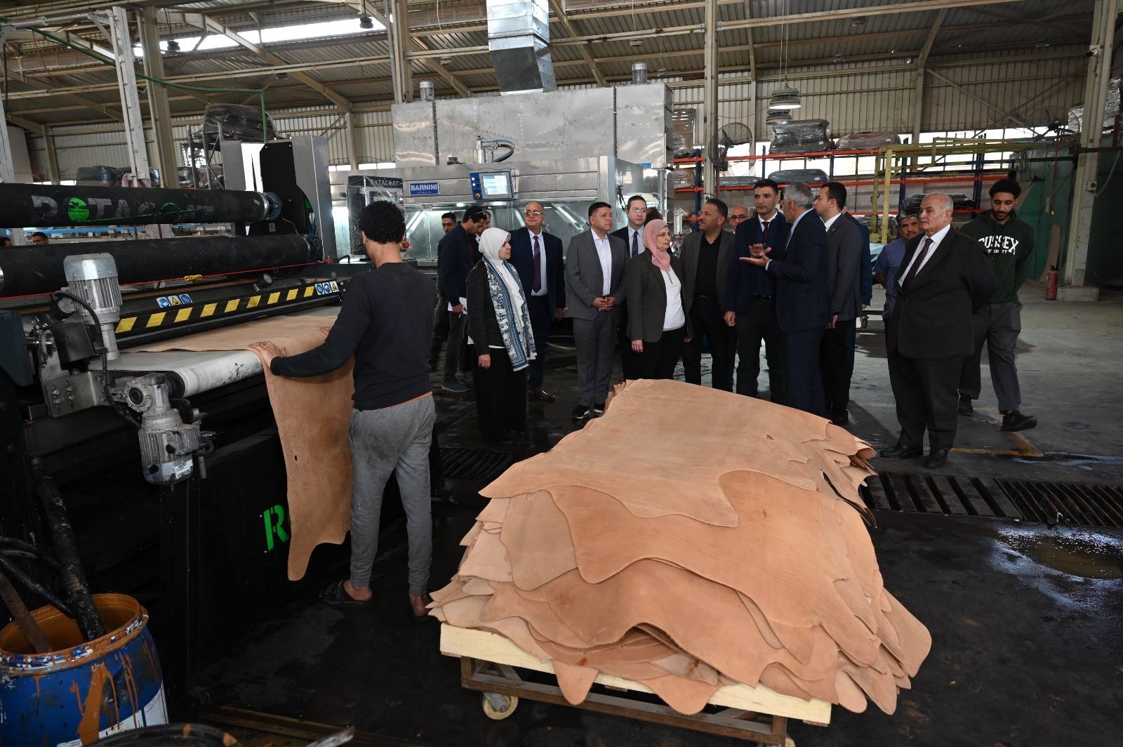 وزير الصناعة يتابع سير العمل بالروبيكي ويستعد لطرح وحدات جديدة