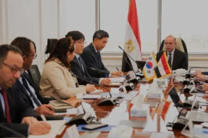 وزير الاستثمار والقائم بأعمال سفارة كوريا يبحثان تعزيز الشراكة الاقتصادية
