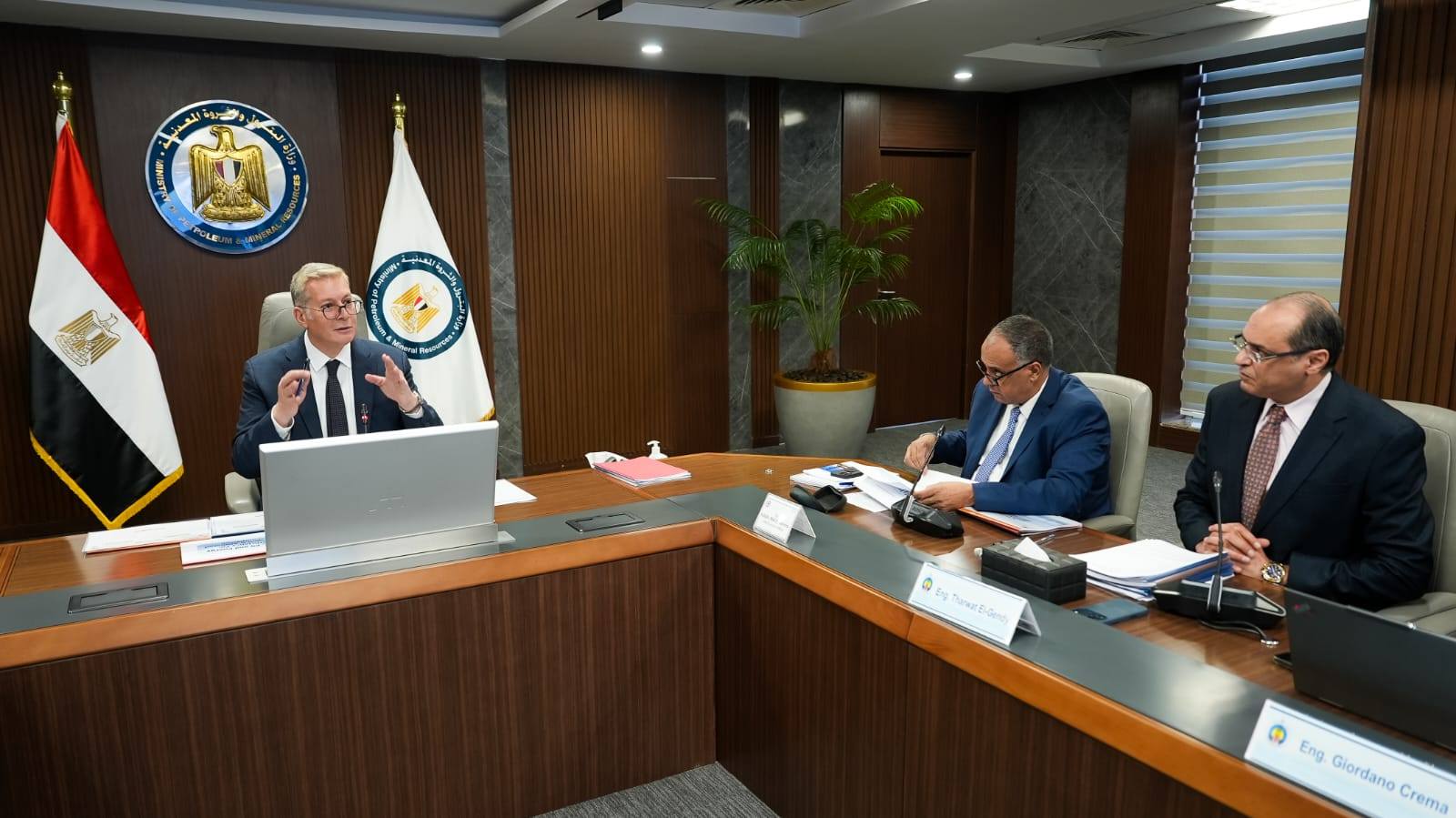 خطة موسعة لتعظيم إنتاج حقل ظهر وجذب استثمارات بترولية جديدة