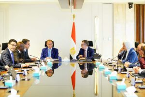 رستم وكجوك يبحثان مع مسؤولين من البنك الدولي و الإفريقي للتنمية تمويل البنية التحتية في مصر