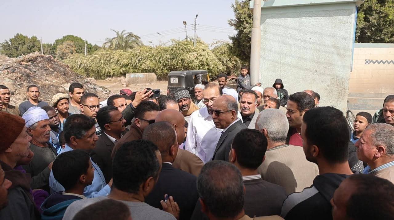 محافظ المنيا يوجه برفع القمامة المتراكمة منذ أكثر من 20 عامًا