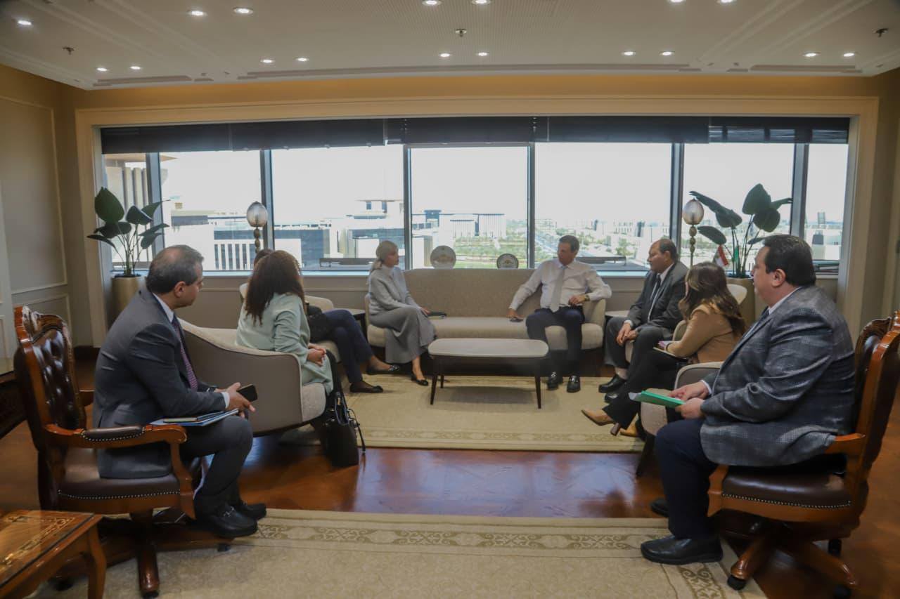 وزير الزراعة يبحث مع برنامج الأغذية العالمي دعم صغار المزارعين