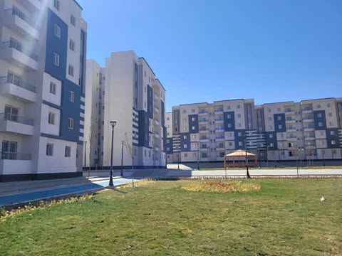 وزيرة الإسكان تتابع سير العمل بمشروعات المبادرة الرئاسية “سكن كل المصريين ” بعددٍ من المدن الجديدة