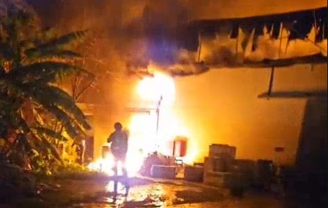 إيران تطلق هجمات مركبة بصواريخ وطائرات مسيرة على إسرائيل