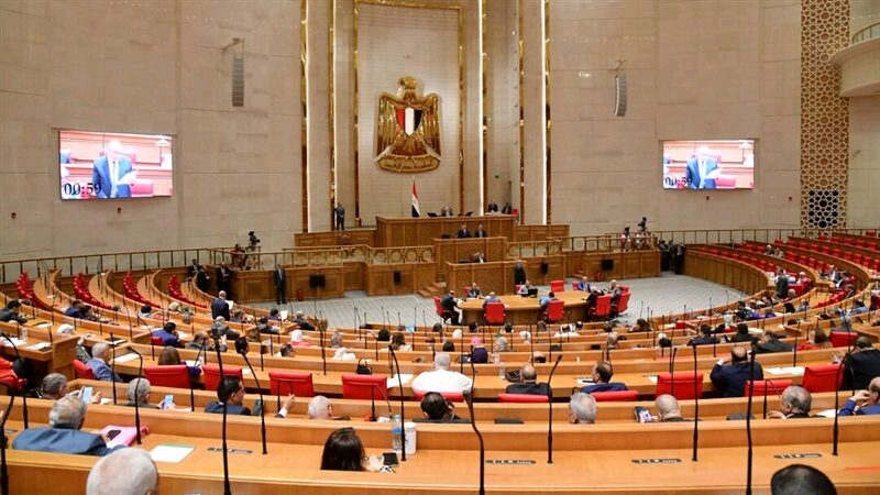 الذهب يقفز لـ 6900 جنيه و”طاقة النواب” تحسم صفقات بترولية عالمية جديدة