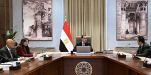 مدبولي يتابع الموقف التنفيذي لمشروعات شركة “سكاتك” النرويجية