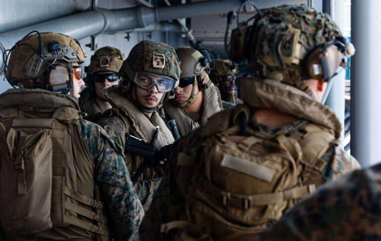 القيادة المركزية الأمريكية: وصول 3500 جندي وطائرات مقاتلة إلى المنطقة